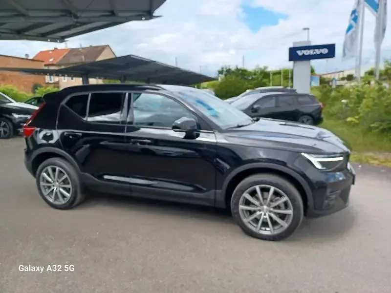 Gebraucht Volvo XC40 Plus 197 PS (144 kW) 2024 Schwarz / onyx schwarz (metallic) SUV