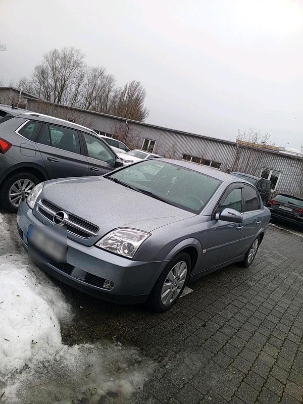 Grau Gebraucht 2004 Opel Vectra Limousine | 1.300 € (Fairer Preis) - Bild 1/4