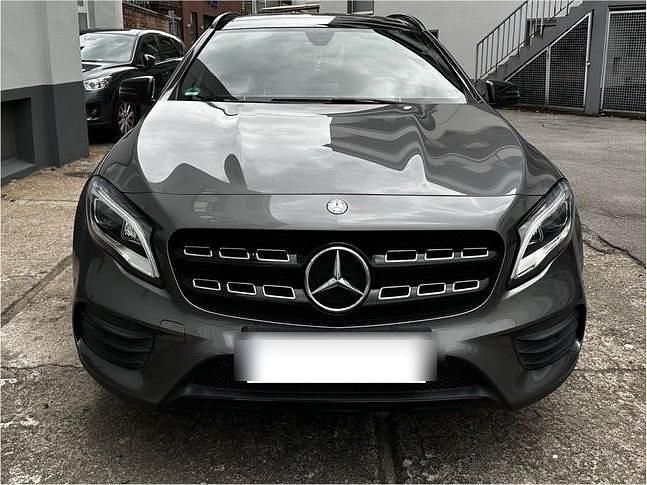 Andere farben Gebraucht 2017 Mercedes GLA200 SUV | 24.000 € (Teuer) - Bild 1/4