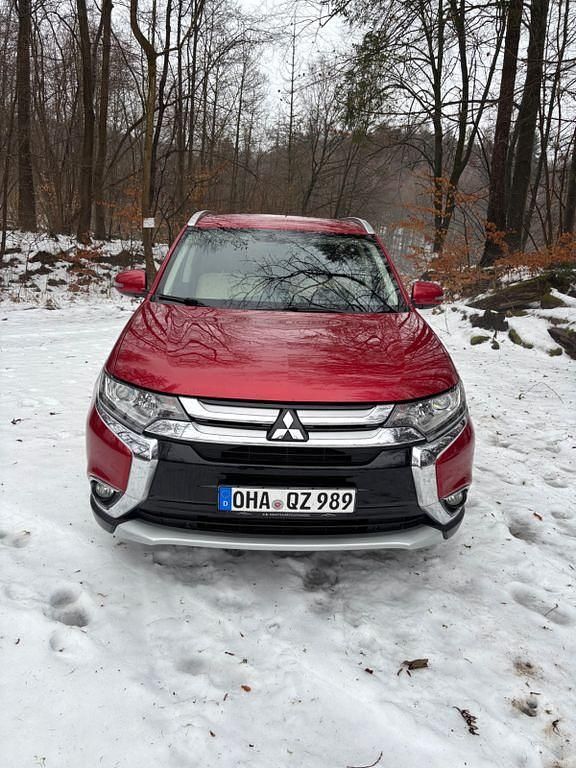 Gebraucht Mitsubishi Outlander Plus 150 PS (110 kW) 2017 Rot SUV
