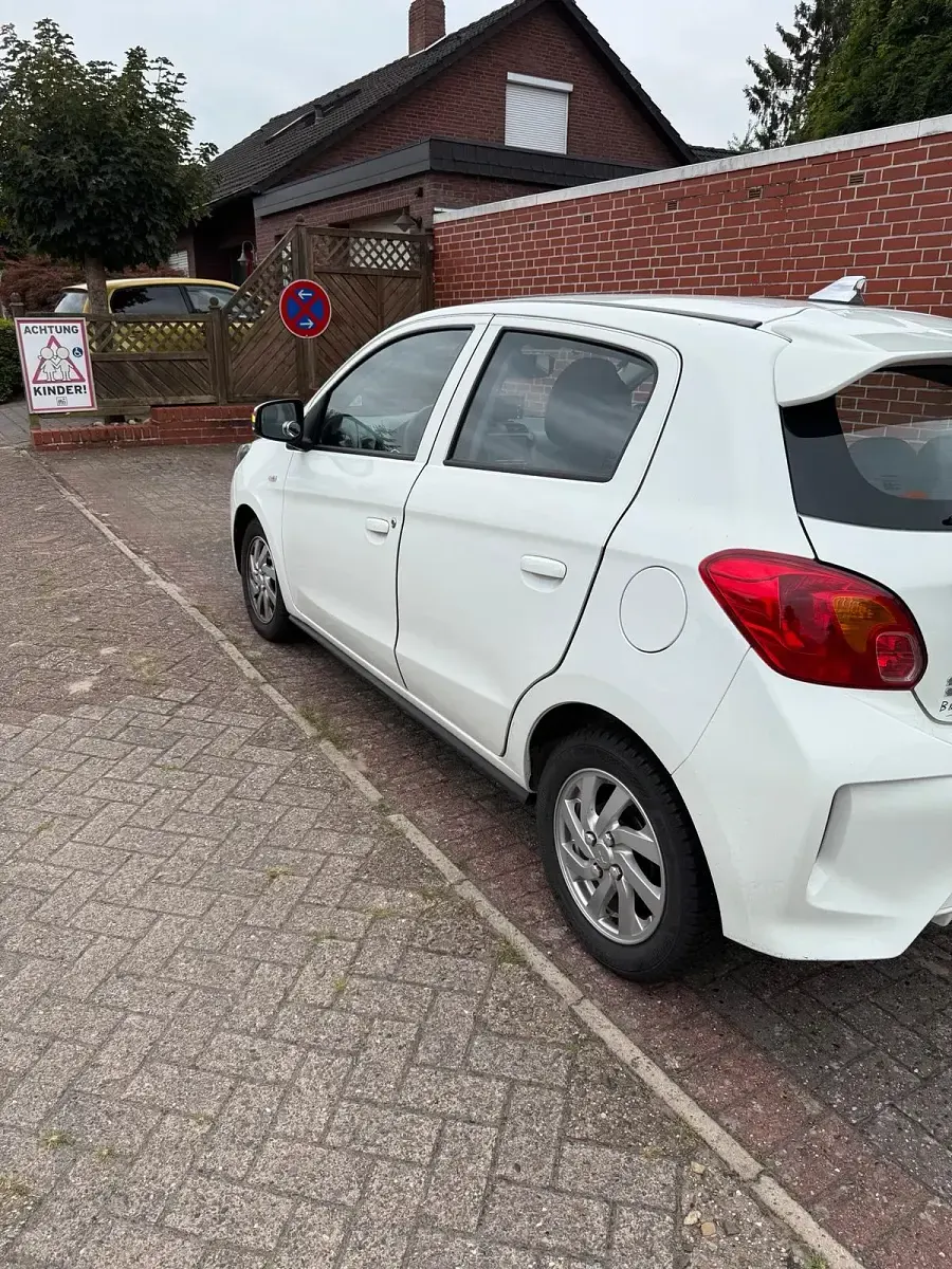 Gebraucht Mitsubishi Space Star 75 PS (55 kW) 2023 Weiß Kleinwagen