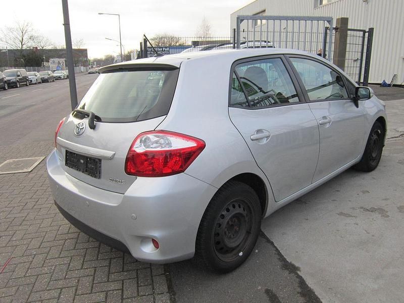 Gebraucht Toyota Auris Edition 132 PS (97 kW) 2011 Silber Kleinwagen