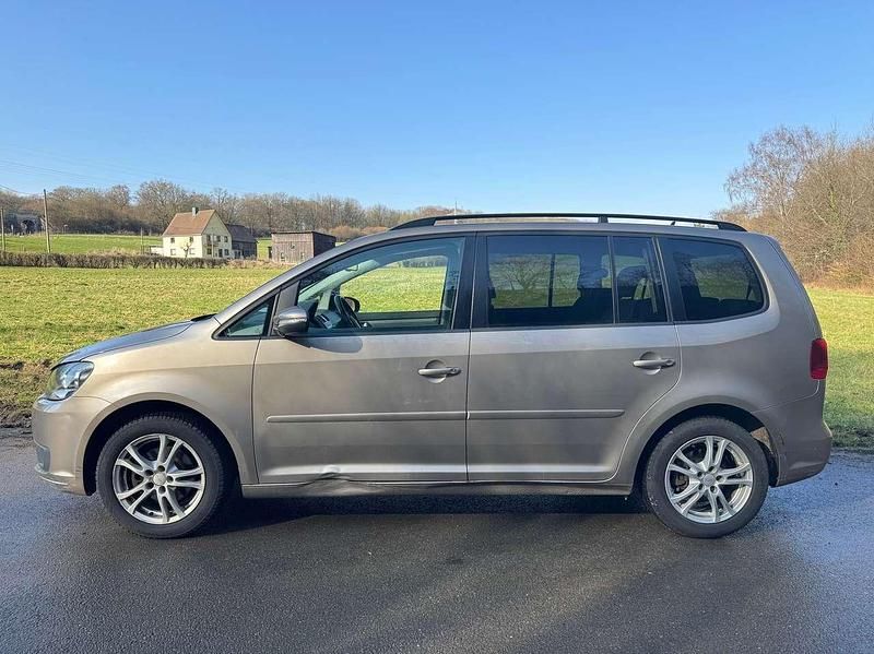 Gebraucht VW Touran Trendline 105 PS (77 kW) 2012 Silber Van / Kleinbus