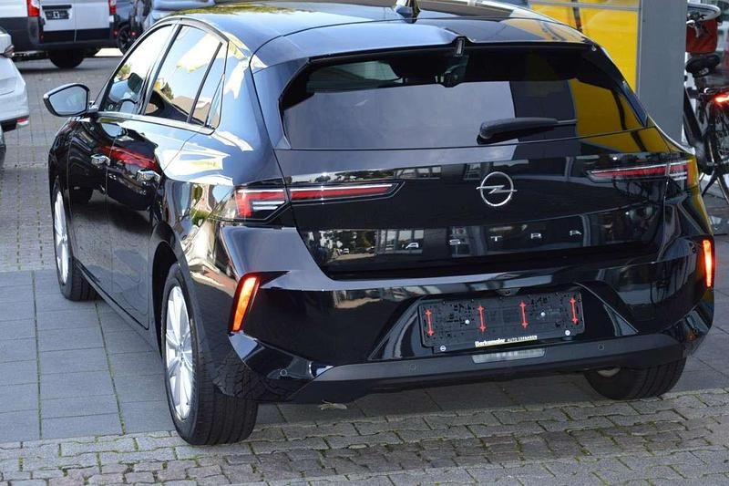 Gebraucht Opel Astra Edition 131 PS (96 kW) 2022 Diamant schwarzkarbon schwarz (metallic) Limousine