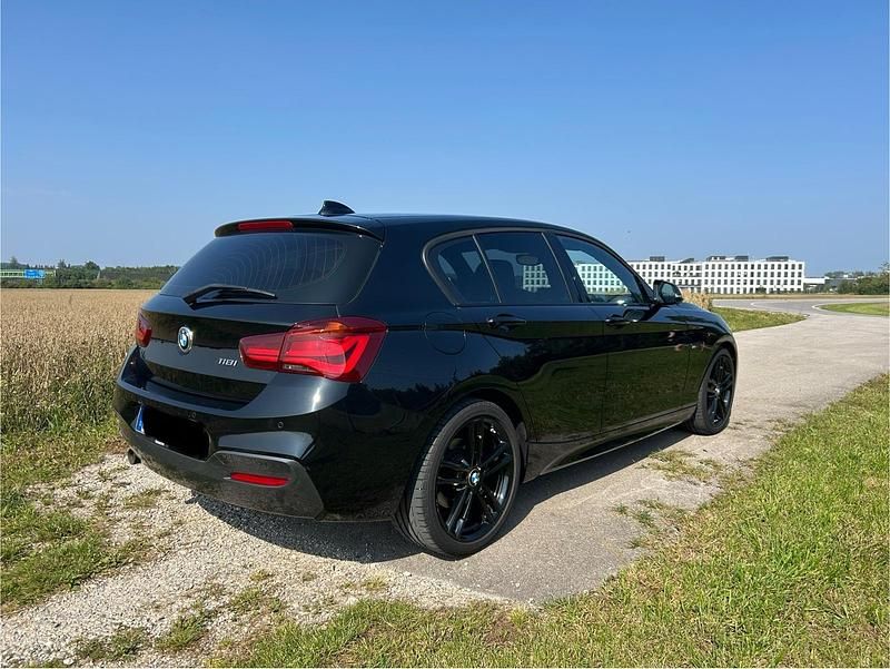 Schwarz Gebraucht 2019 BMW 118 M Sport Kleinwagen | 16.900 € (Guter Preis) - Bild 1/4