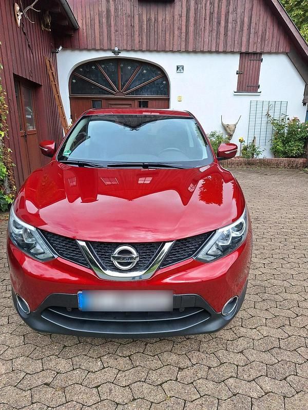 Rot Gebraucht 2014 Nissan Qashqai SUV | 10.800 € (Etwas zu teuer) - Bild 1/4