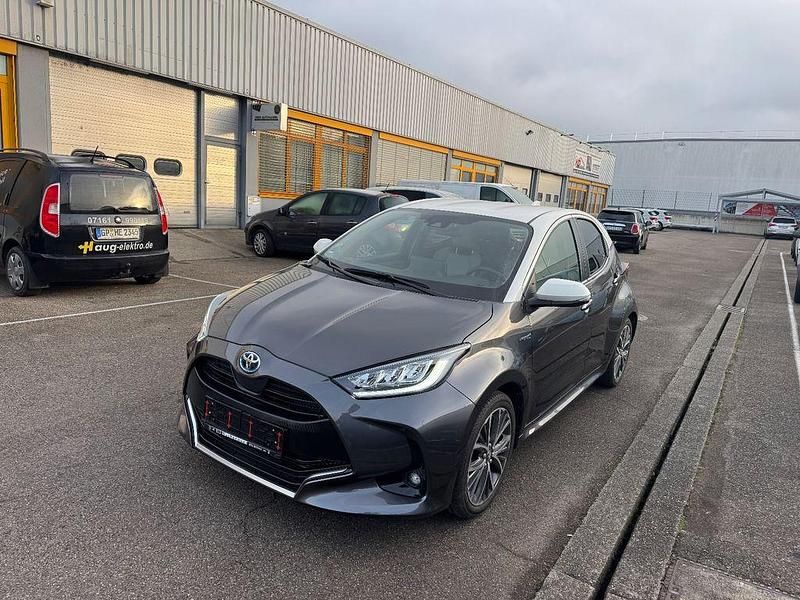 Gebraucht Toyota Yaris Hybrid Elegant 116 PS (85 kW) 2020 Grau Limousine