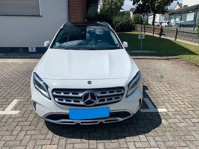 Gebraucht Mercedes GLA180 122 PS (89 kW) 2018 Weiß SUV