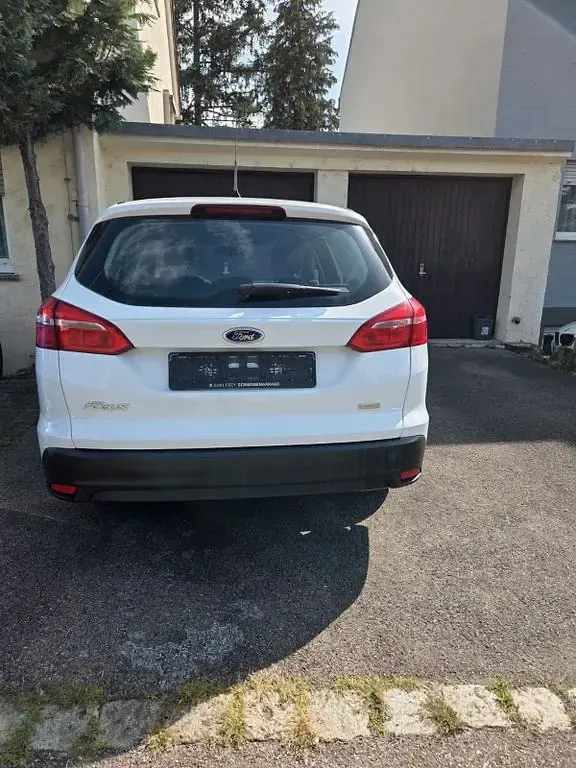 Gebraucht Ford Focus Business Edition 101 PS (74 kW) 2016 Weiß Limousine