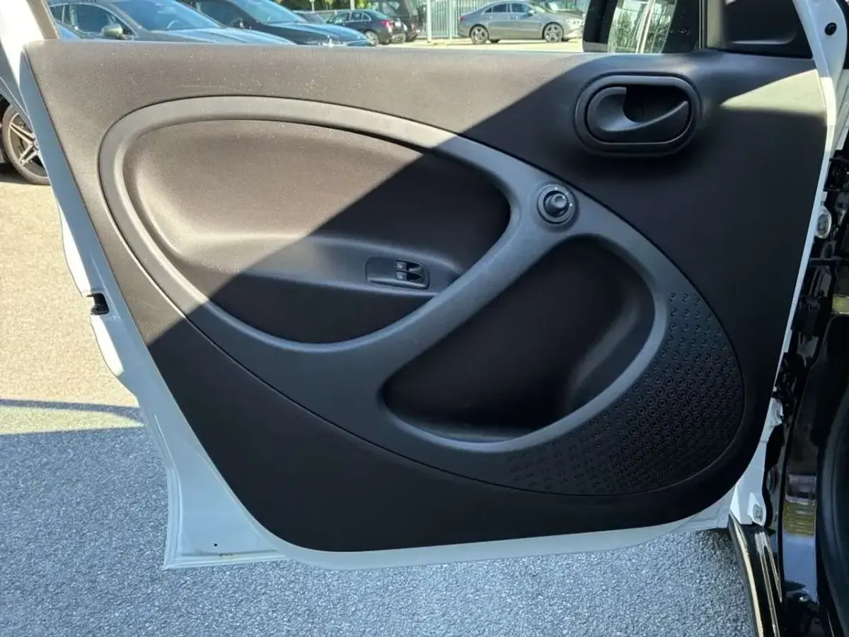Gebraucht Smart ForFour Electric Drive 60 kW (82 PS) 2021 Weiß Limousine