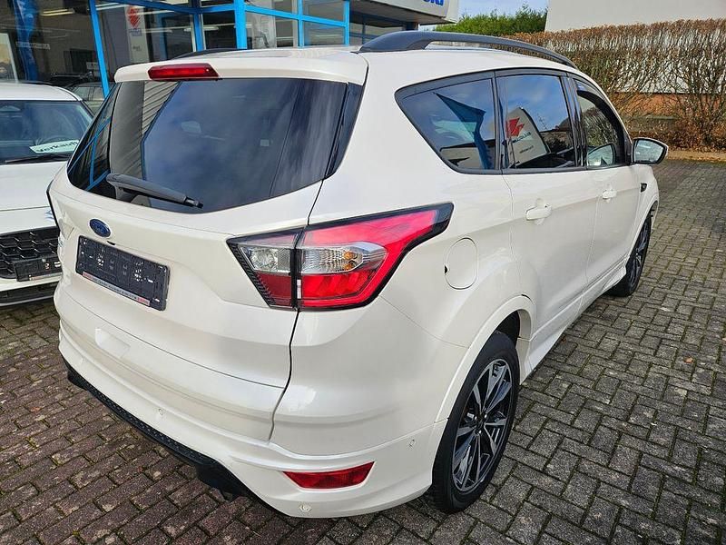 Gebraucht Ford Kuga ST-Line 120 PS (88 kW) 2018 Arktisweiß (metallic) SUV