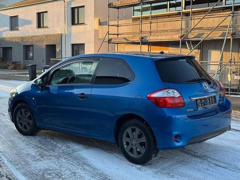 Gebraucht Toyota Auris 99 PS (72 kW) 2013 Ultramarinblau metallic Limousine