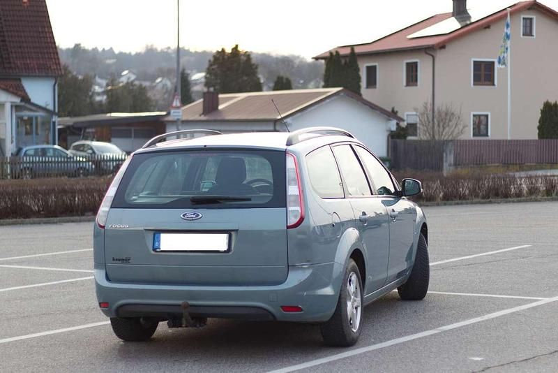 Usado Ford Focus Style 125 HP (91 kW) 2009 Cinzento Carrinha