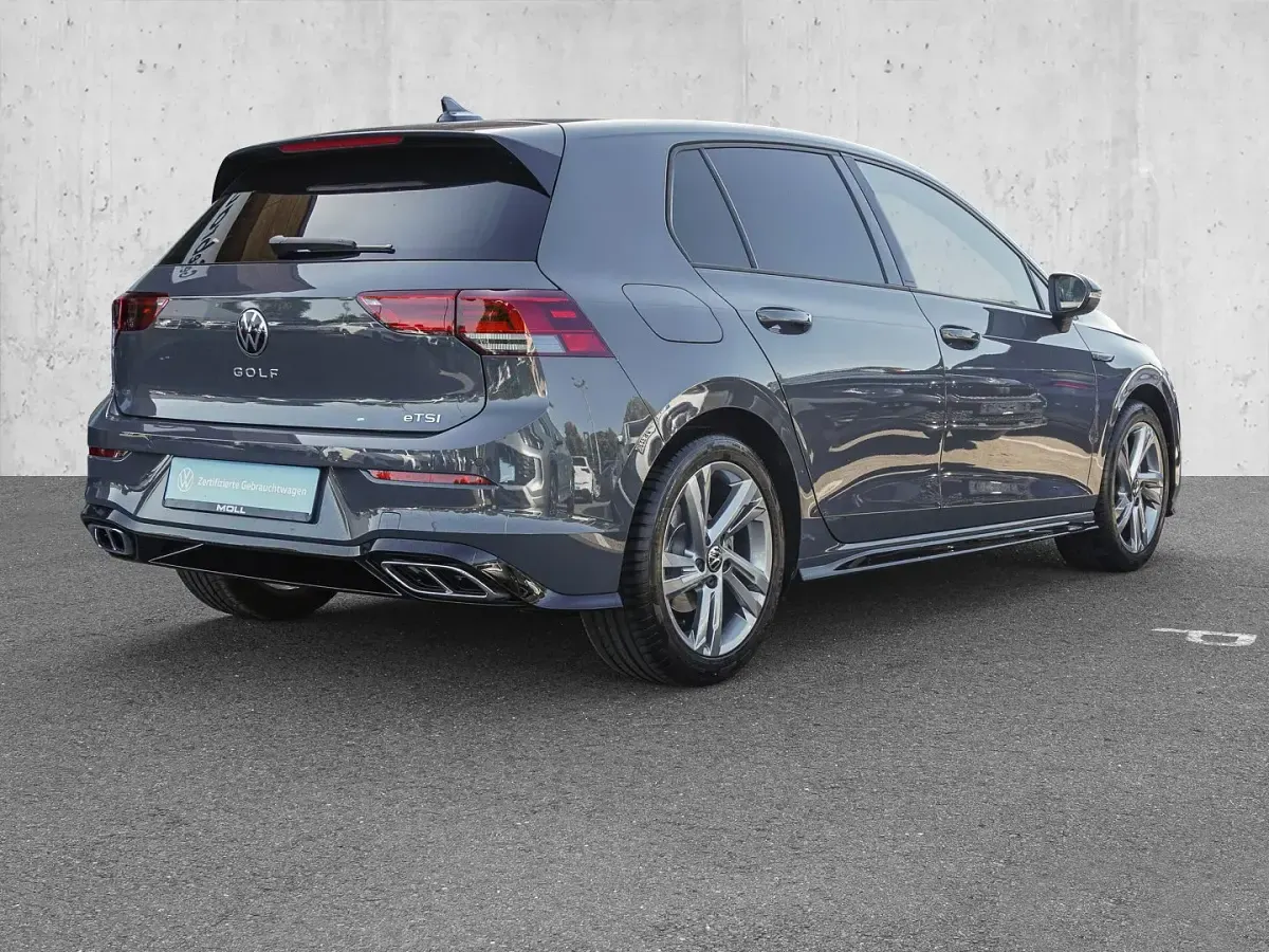 Gebraucht VW Golf VIII R-line 150 PS (110 kW) 2024 Delfingrau (metallic) Limousine