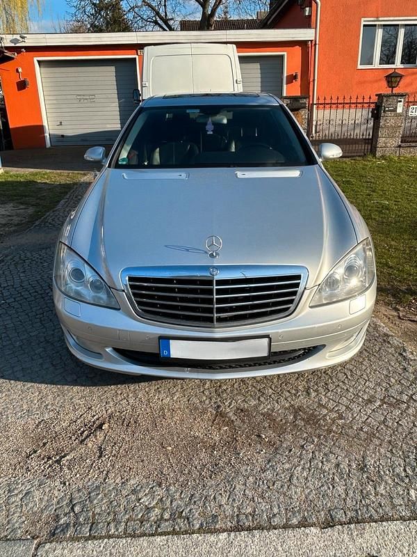 Grau Gebraucht 2006 Mercedes S320 Limousine | 6.500 € - Bild 1/4