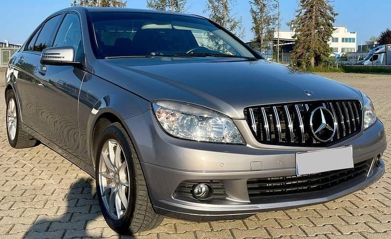 Grau Gebraucht 2009 Mercedes C200 Limousine | 7.000 € (Fairer Preis) - Bild 1/4