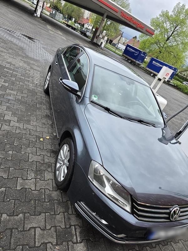 Second-hand VW Passat 160 CP (117 kW) 2013 Gri Berlinǎ