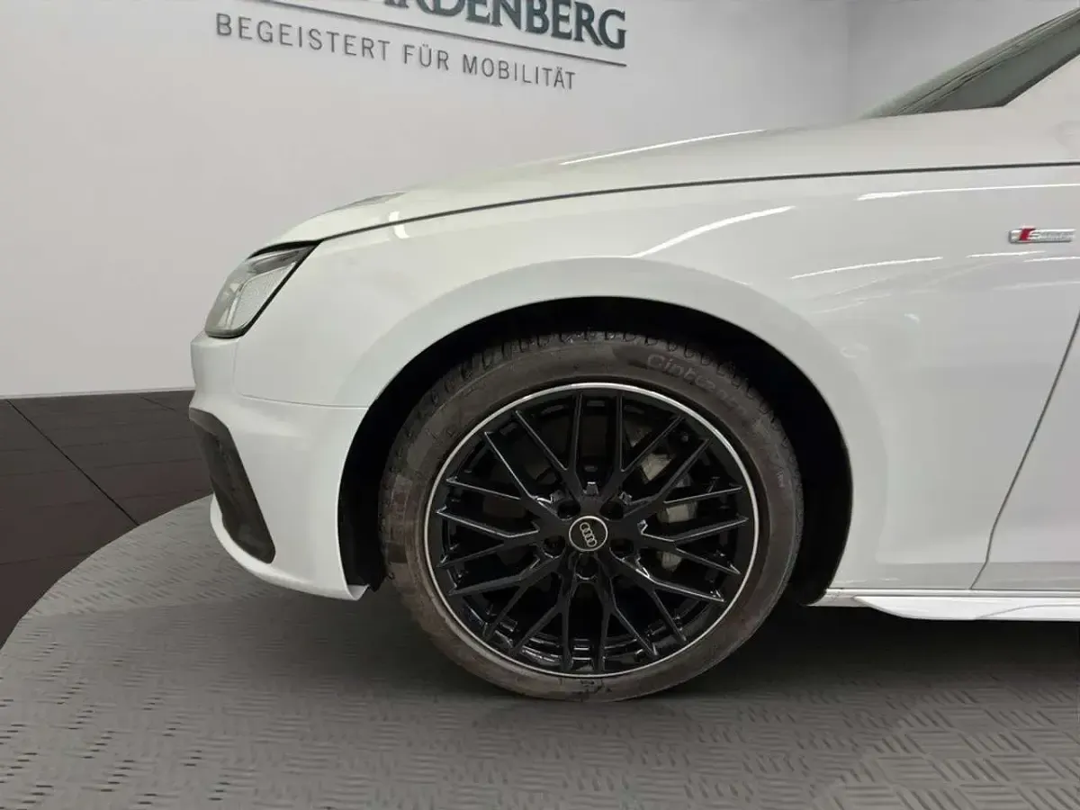 Gebraucht Audi A4 S-Line 286 PS (210 kW) 2023 Gletscherweiß metallic Kombi