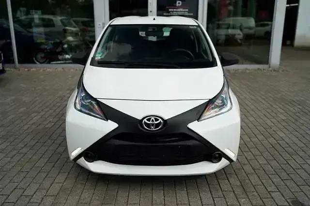 Gebraucht Toyota Aygo 69 PS (50 kW) 2018 Weiß Kleinwagen
