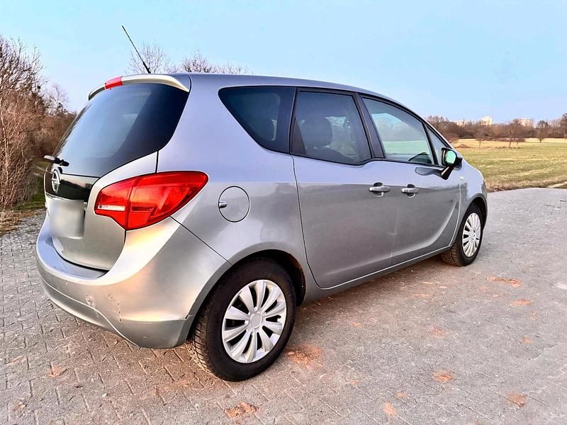 Gebraucht Opel Meriva Design Edition 101 PS (74 kW) 2011 Grau Van / Kleinbus