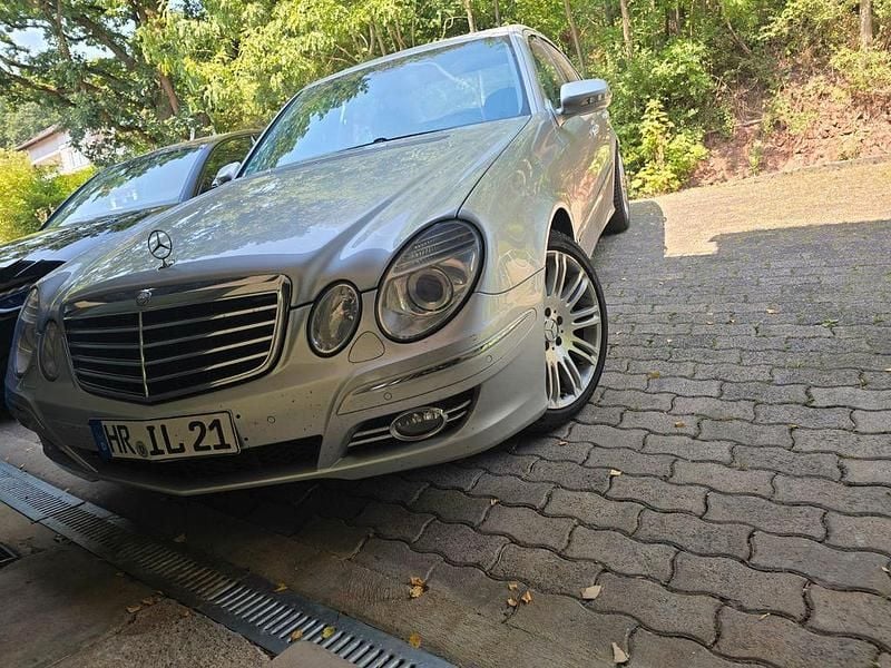 Silber Gebraucht 2006 Mercedes E420 Sport Limousine | 7.000 € - Bild 1/4