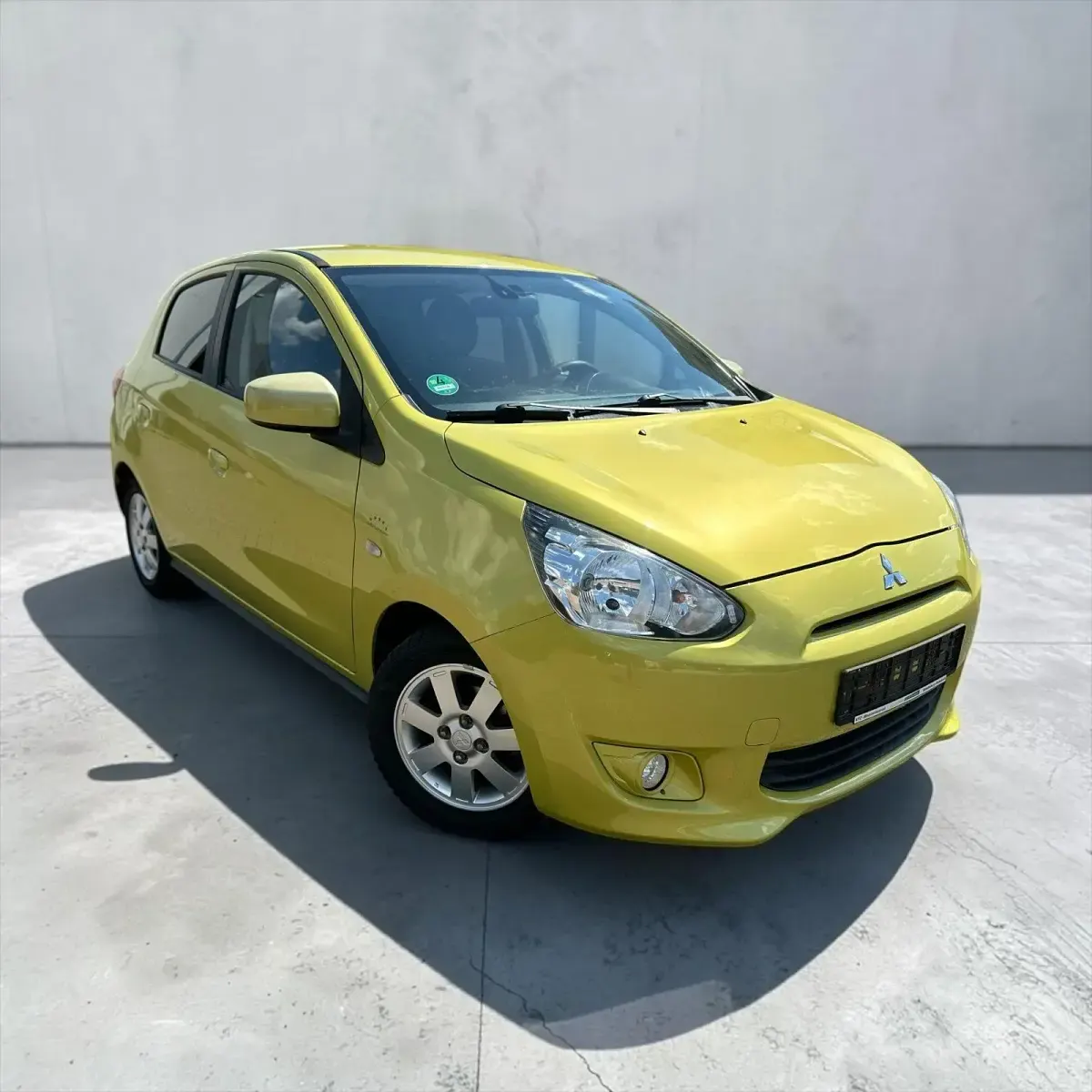 Gebraucht Mitsubishi Space Star 80 PS (58 kW) 2014 Karambolagelb (m) Van / Kleinbus