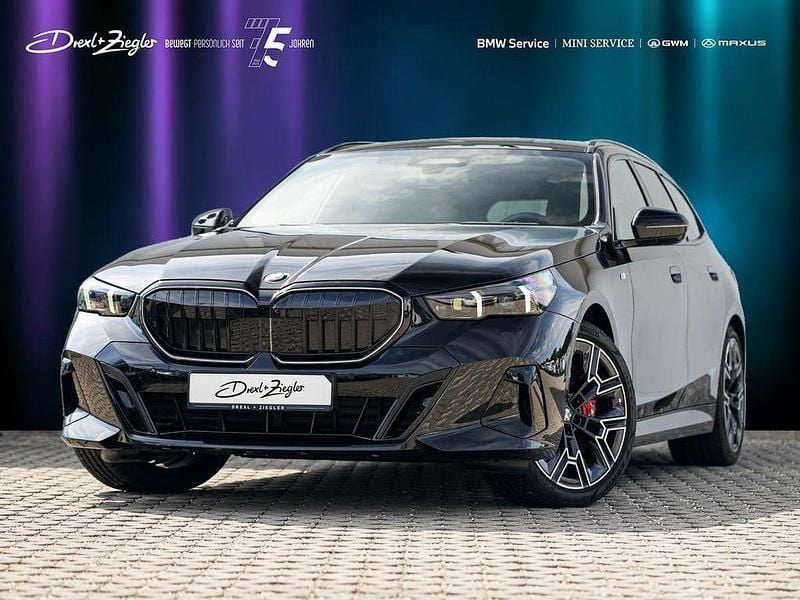 Saphirschwarzmetallic Gebraucht 2025 BMW 540 M Sport Kombi | 68.999 € (Superpreis) - Bild 1/4