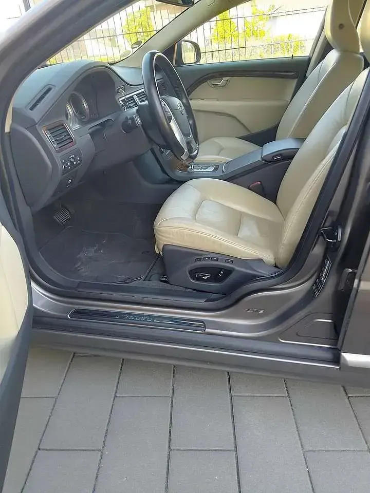 Gebraucht Volvo V70 Momentum 205 PS (150 kW) 2010 Grau Kombi