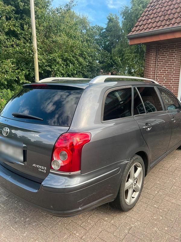 Grau Gebraucht 2007 Toyota Avensis Kombi | 1.600 € (Guter Preis) - Bild 1/4