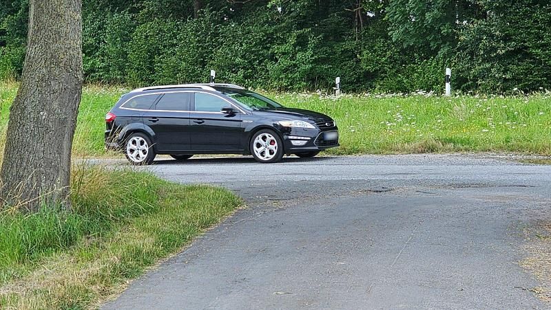 Gebraucht Ford Mondeo Titanium 239 PS (175 kW) 2012 Schwarz Kombi