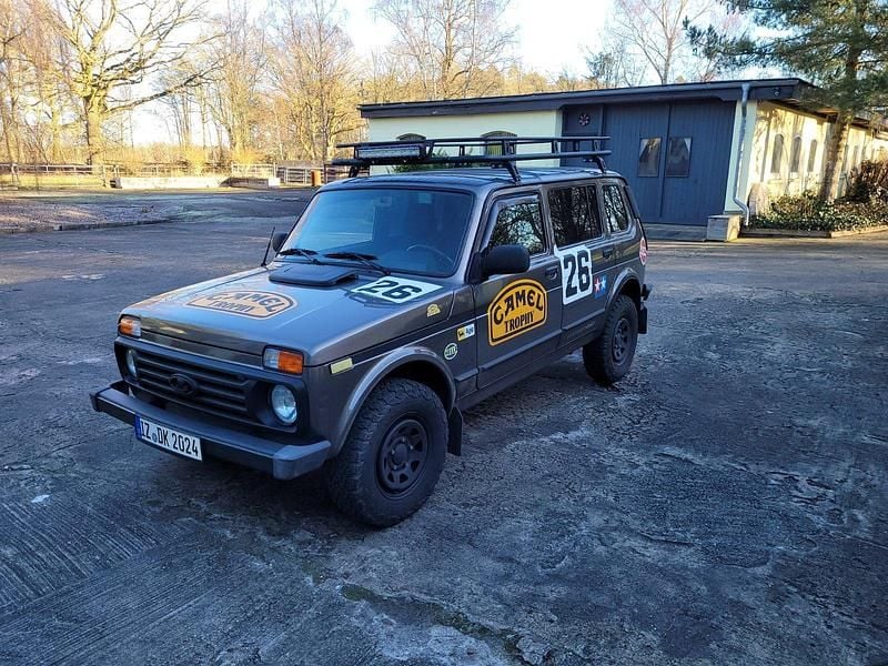 Braun Gebraucht 2019 Lada niva SUV | 14.500 € (Fairer Preis) - Bild 1/4