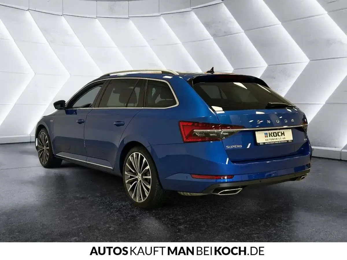 Gebraucht Skoda Superb LAURIN & KLEMENT 280 PS (205 kW) 2023 Raceblau metallic Kombi