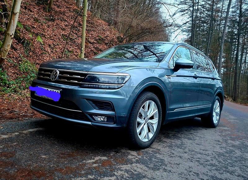 Grau Gebraucht 2018 VW Tiguan Allspace SUV | 22.499 € (Fairer Preis) - Bild 1/4