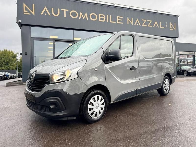 Grau Gebraucht 2018 Renault Trafic Komfort Van / Kleinbus | 13.800 € (Etwas zu teuer) - Bild 1/4