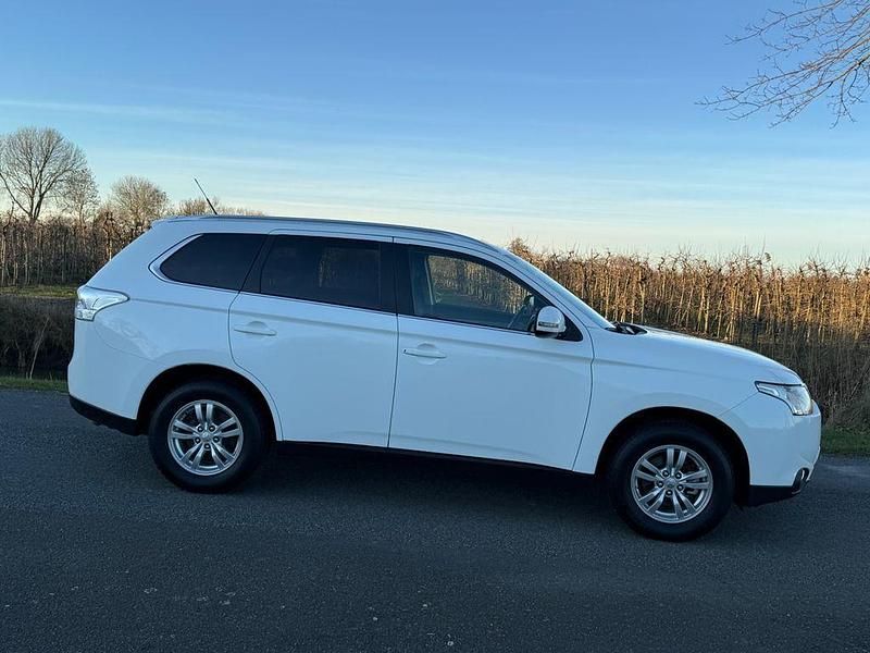 Gebraucht Mitsubishi Outlander Edition 150 PS (110 kW) 2015 Weiß SUV