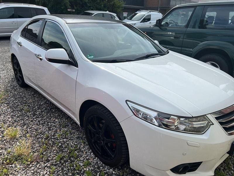 Weiß Gebraucht 2014 Honda Accord Elegance Limousine | 6.499 € (Superpreis) - Bild 1/3