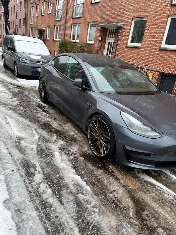 Grau Gebraucht 2022 Tesla Model 3 Limousine | 24.000 € (Superpreis) - Bild 1/4