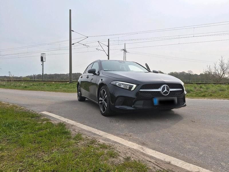 Gebraucht Mercedes A200 150 PS (110 kW) 2019 Schwarz Limousine
