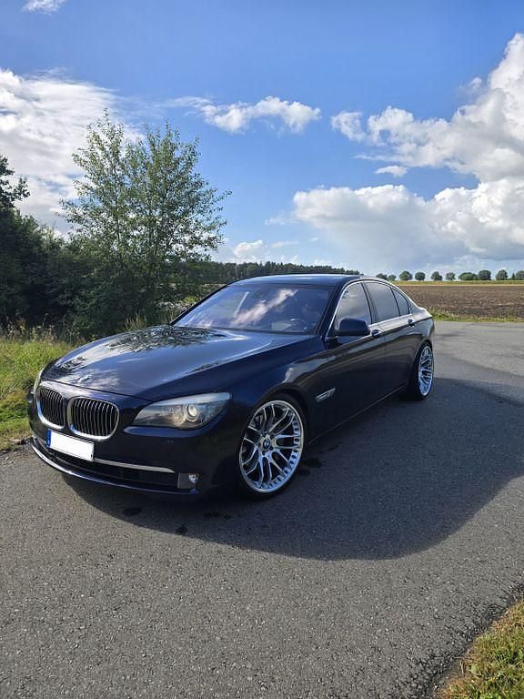 Blau Gebraucht 2010 BMW 740L Performance Limousine | 21.500 € - Bild 1/4