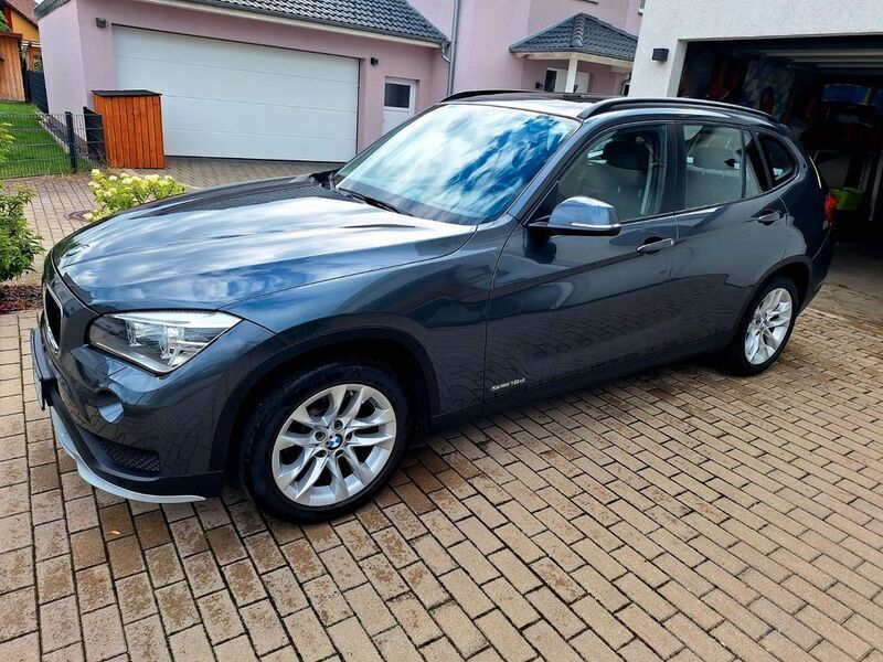 Grau Gebraucht 2014 BMW X1 Sport Line SUV | 15.500 € (Teuer) - Bild 1/4