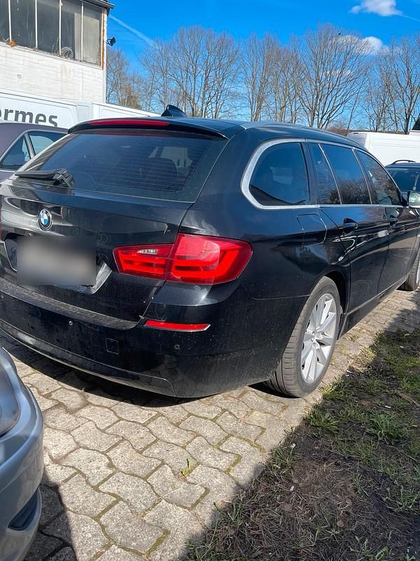 Gebraucht BMW 530 258 PS (189 kW) 2012 Schwarz Kombi