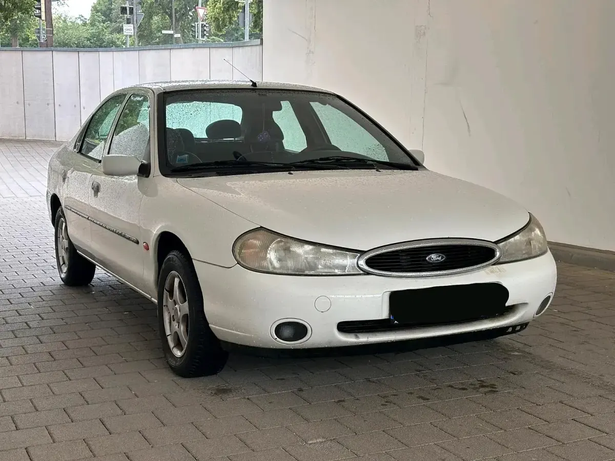 Gebraucht Ford Mondeo 115 PS (84 kW) 1998 Weiß Limousine