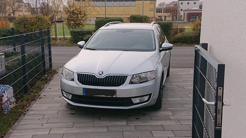 Silber Gebraucht 2016 Skoda Octavia Style Kombi | 15.800 € (Fairer Preis) - Bild 1/4