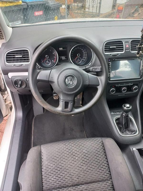 Weiß Gebraucht 2011 VW Golf VI Trendline Kombi | 2.900 € (Superpreis) - Bild 1/4