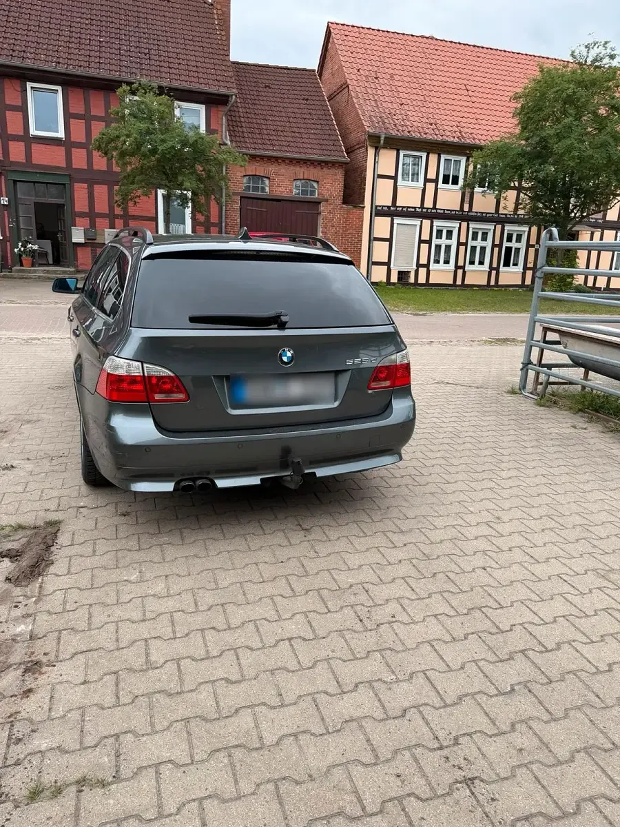 Gebraucht BMW 525 177 PS (130 kW) 2006 Grau Kombi