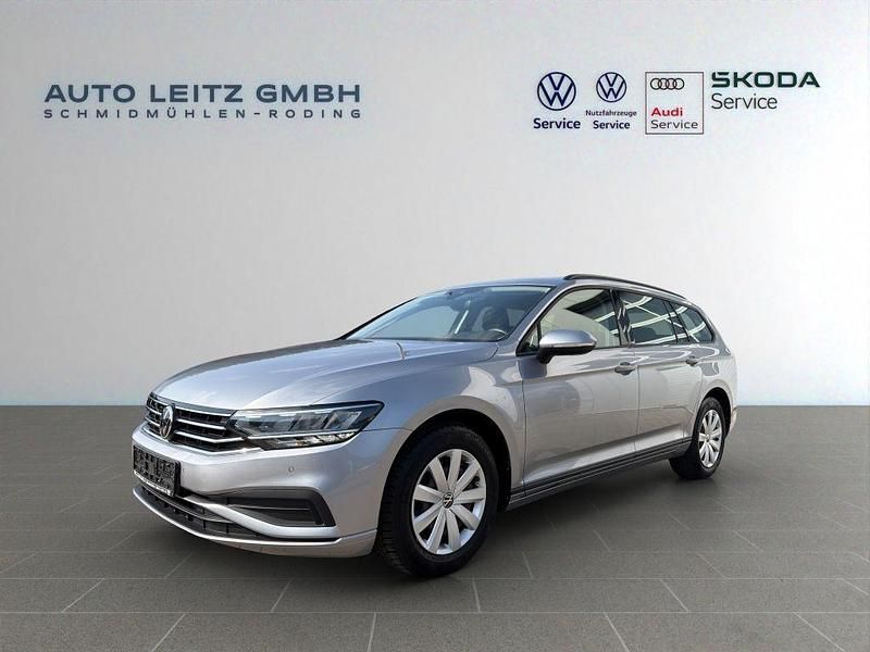 Gebraucht VW Passat 150 PS (110 kW) 2022 Silber Kombi