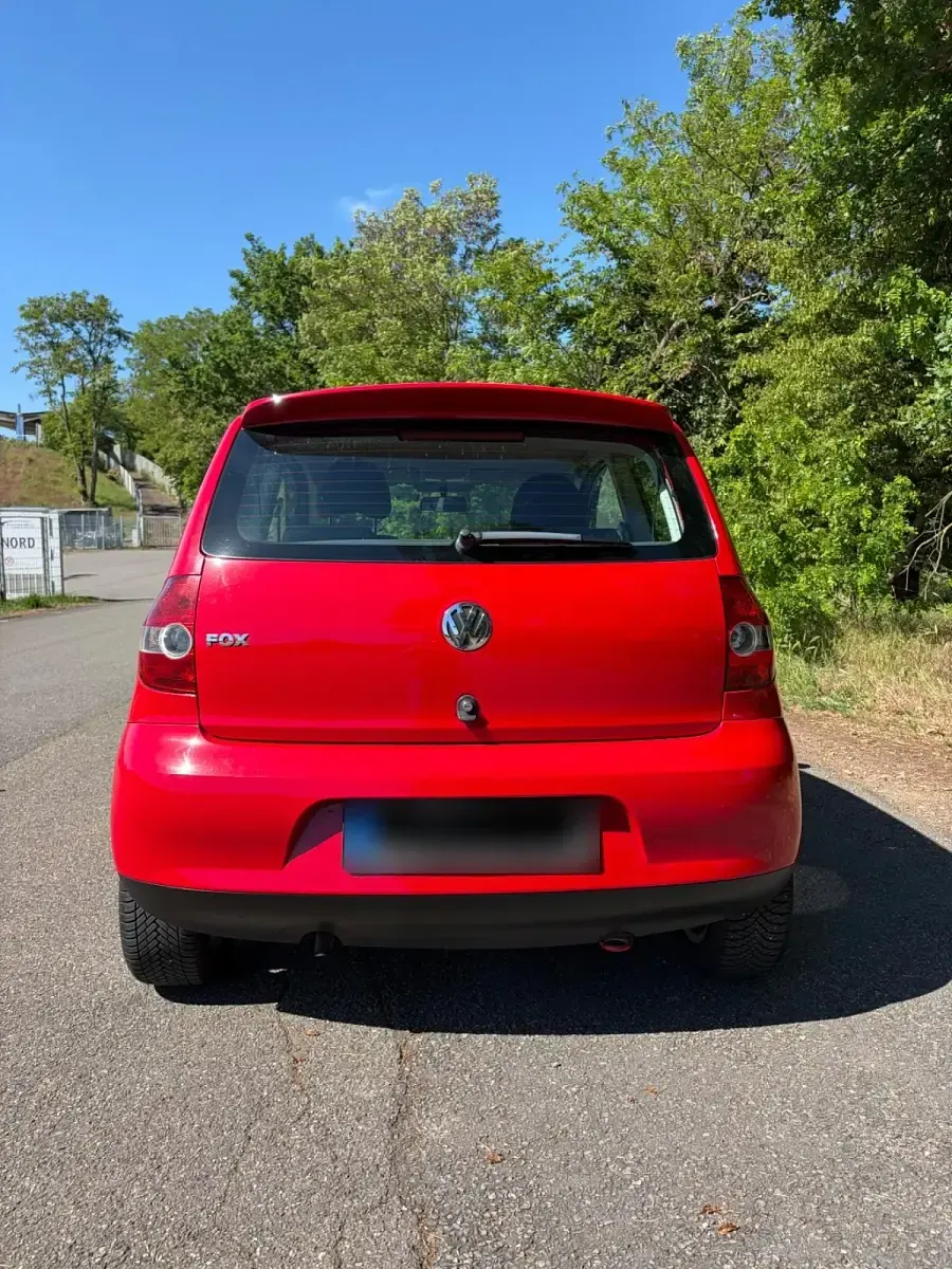 Usado VW Fox Style 60 CV (44 kW) 2011 Rojo Utilitario