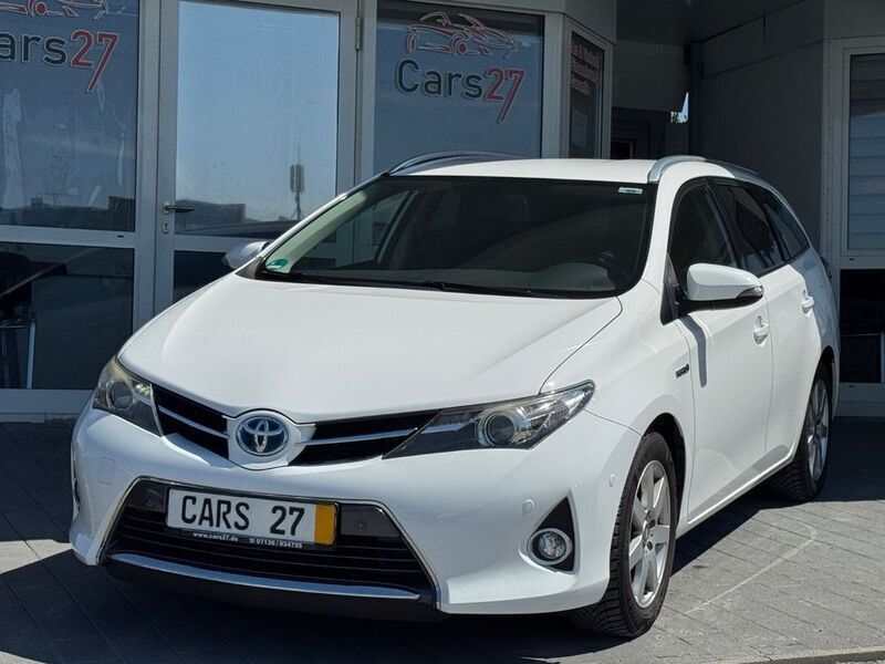 Weiß Gebraucht 2014 Toyota Auris Touring Sports Edition Kombi | 9.890 € (Fairer Preis) - Bild 1/4