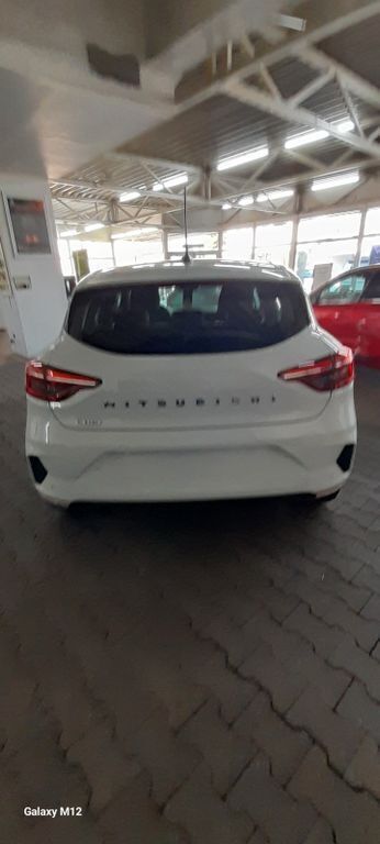 Neu Mitsubishi Colt Basis 67 PS (49 kW) 2025 Weiß Limousine