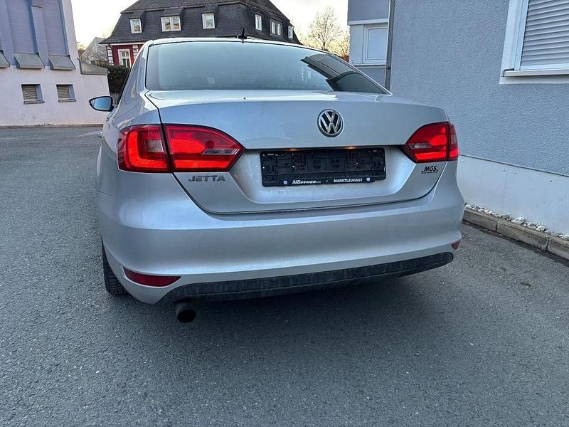 Gebraucht VW Jetta Comfortline 105 PS (77 kW) 2012 Silber Limousine